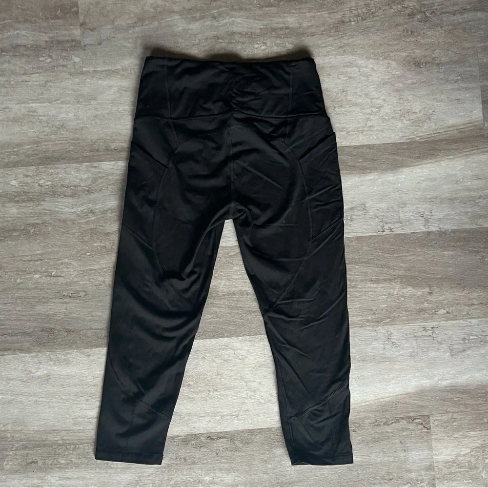 Victoria’s Secret Sport Knockout high waist pocket capri leggings medium black - Picture 2 of 4